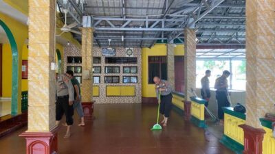 Sat Samapta Bersama Masyarakat Gotong Royong Dalam Rangka “Jum’at Bersih