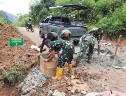 Untuk Bangunan Gorong-gorong Kuat dan Kokoh, Satgas TMMD Bangun Leneng