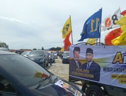 Ribuan Masyarakat Mengatarkan ke Pasangan Amri Menjadi Calon Yang Kedua Mendaftar ke KIP